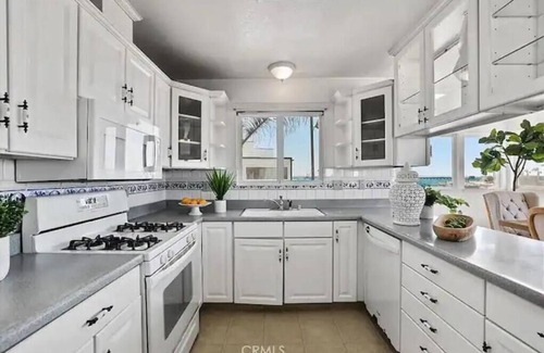 Old Towne Casa | ON THE SAND! Beachfront Seal Beach CA 3bd 3ba home