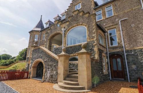 Menai Bridge Casa | On the Straits