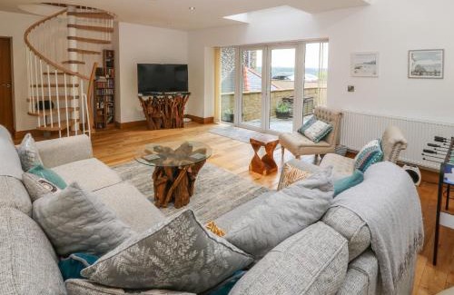 Menai Bridge Casa | On the Straits