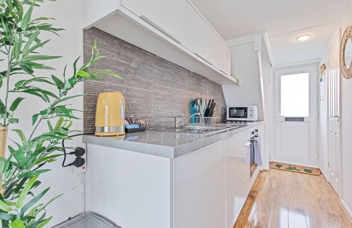 Brighton Apartamento | On the Water 2 with Free Parking | By My Getaways