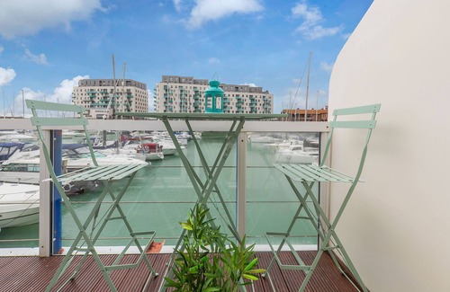 Brighton Apartamento | On the Water 2 with Free Parking | By My Getaways