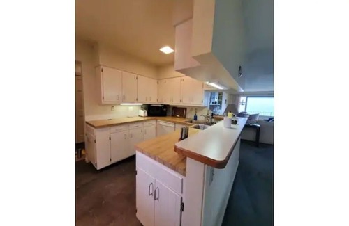 Petoskey Casa | On the water of Little Traverse Bay with a great waterfront view of the sunsets