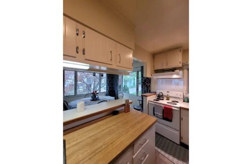 Petoskey Casa | On the water of Little Traverse Bay with a great waterfront view of the sunsets
