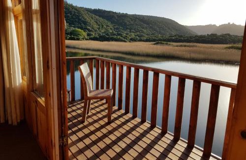 Wilderness Chalet De Esquí | ON the Water @ Pirates Creek #8