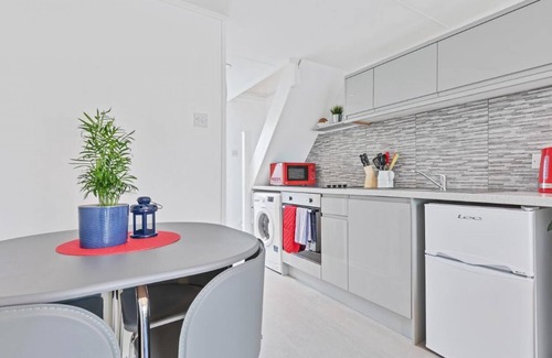 Seafront Apartamento | On the Water -waterside Studio With Terrace Overlooking the Harbour