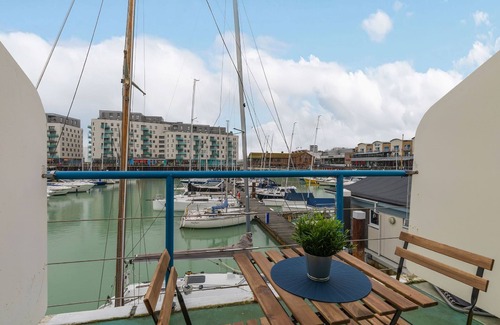 Brighton Apartamento | On the Water with Free Parking | By My Getaways