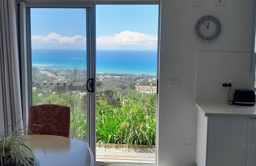 Korora Apartamento | ON TOP OF THE WORLD Garden Studio Panoramic Ocean Views, Close to Town & Beaches