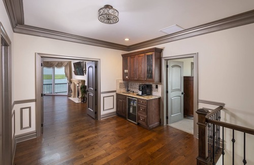 Brigantine Casa | Mansión frente a la bahía (6BD / 7BA) w Ascensor, jacuzzi, enormes cubiertas y sala de juegos
