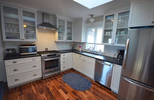 Traverse City Casa | One Fine Bay-Traverse City, MI-On West Bay con Sandy Beach y piscina climatizada