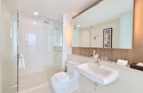 Nana Hotel | On8 Sukhumvit Nana Bangkok by Compass Hospitality