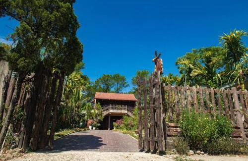 Huong Thuy Casa | ONA HOME - Entire Hue-styled garden house nearby a pine hill