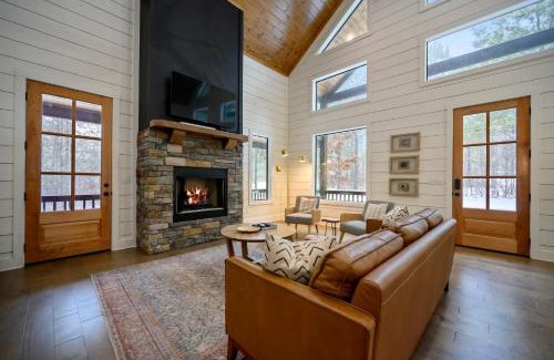 Broken Bow Casa | Once Upon a Pine - couples family secluded great location