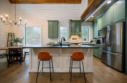 Broken Bow Casa | Once Upon a Pine - couples family secluded great location
