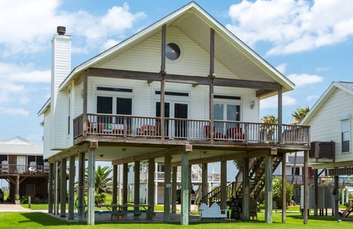 Spanish Grant Casa | Once Upon a Tide | Steps to the Beach!