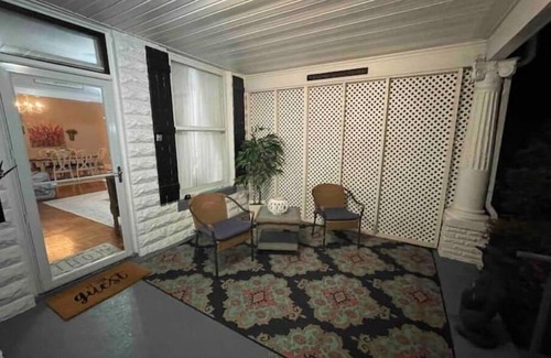 Paducah Cabaña | Once Upon a Time Cottage, home away from home. Dog friendly, close to downtown