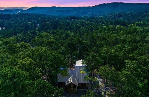 Broken Bow Casa | Once Upon A View! Floating Hammock, Hot Tub, Firewood, Views!