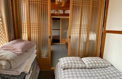 Sajik-dong Casa | Onchae Stay Korean Private house