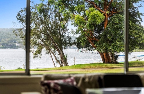 Woy Woy Cabaña | Ondina Cottage Serene Waterfront Haven with Jetty