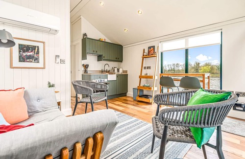 Henley Apartamento | Ondine Houseboat on the Thames - From 160 Per Night