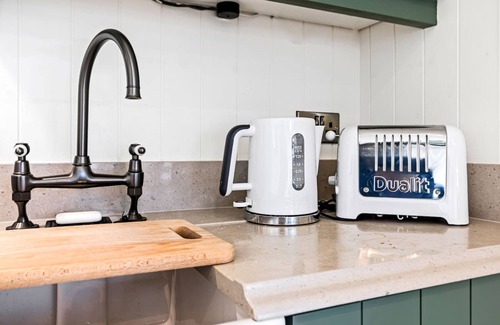 Henley Apartamento | Ondine Houseboat on the Thames - From 160 Per Night