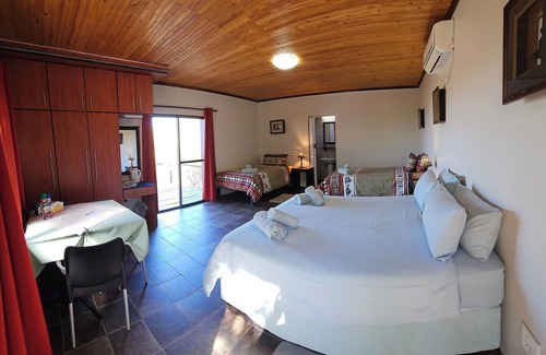 Okaukuejo Casa | Onduri Lodge - In Okaukuejo