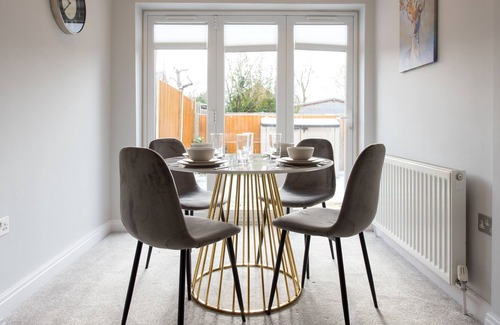 Havering Apartamento | One Bed Apartment with Garden and Parking