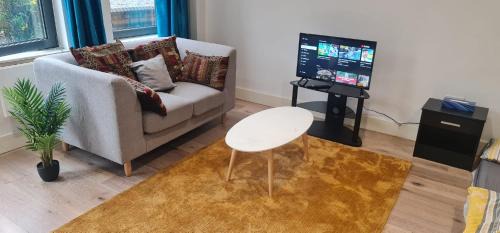 Harlington Casa | One bed flat with additional double mattress suitable for 4