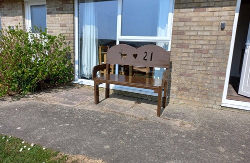 Woolacombe Chalet De Esquí | one bed room with sofa bed, wifi , sea views