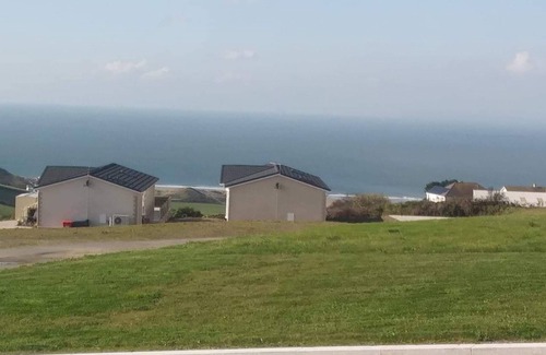 Woolacombe Chalet De Esquí | one bed room with sofa bed, wifi , sea views