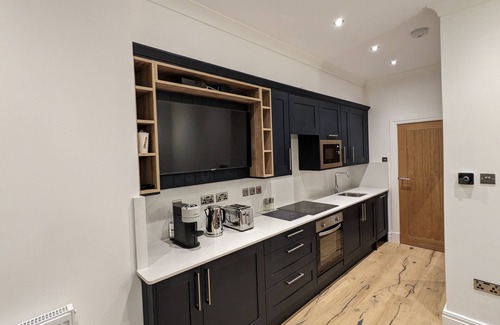 Ealing Apartamento | One Bedrm|Open Plan Living|5 min to subway|250Mbps|Workspace|Netflix|Smart Locks