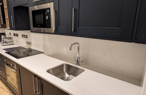 Ealing Apartamento | One Bedrm|Open Plan Living|5 min to subway|250Mbps|Workspace|Netflix|Smart Locks