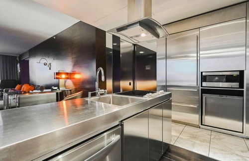 Las Vegas Apartamento | One Bedroom | 1.5 Baths & Living Room | Jet Tub – Palms Place StripSuite