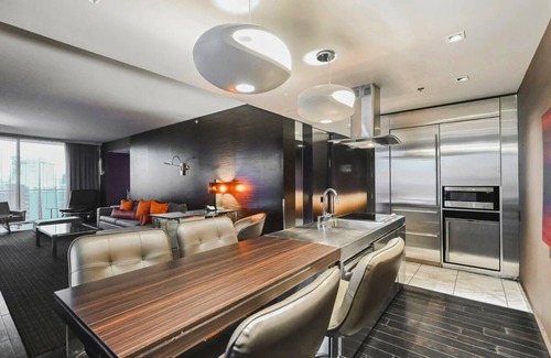 Las Vegas Apartamento | One Bedroom | 1.5 Baths & Living Room | Jet Tub – Palms Place StripSuite
