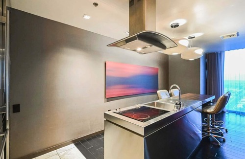 Las Vegas Apartamento | One Bedroom | 1.5 Baths & Living Room | Jet Tub – Palms Place StripSuite