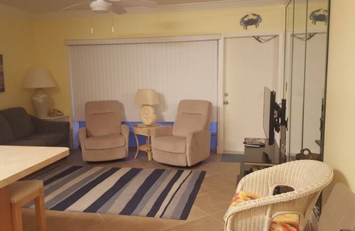 Hillsboro Beach Apartamento | One Bedroom Apartment #201