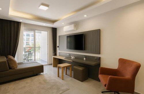 Trikomo Apartamento | One-Bedroom Apartment and Luxury Penthouse in a Poolside Complex