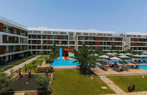 Trikomo Apartamento | One-Bedroom Apartment and Luxury Penthouse in a Poolside Complex