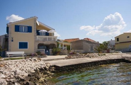 Krapanj Apartamento | Apartamento de una habitación en la playa Krapanj, Sibenik (A-18004-a)