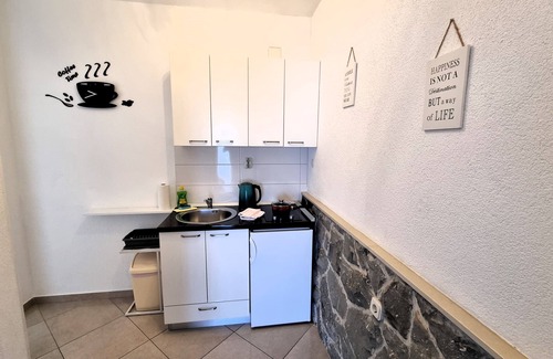 Zivogosce Apartamento | Apartamento de una habitación con balcón y vista al mar Zivogosce - Porat, Makarska (A-16289-c)