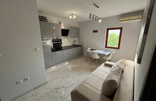 Sukosan Apartamento | Apartamento de una habitación con una terraza Sukosan, Zadar (A-12313-a)
