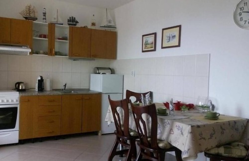 Municipality of Trogir Apartamento | Apartamento de una habitación con balcón y vista al mar Mastrinka, Ciovo (A-24035-a)