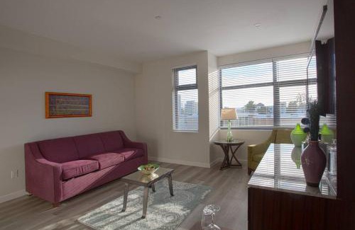 Bankers Hill Hotel | One Bedroom Apartment with SD Downtown View