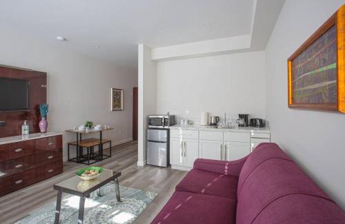 Bankers Hill Hotel | One Bedroom Apartment with SD Downtown View