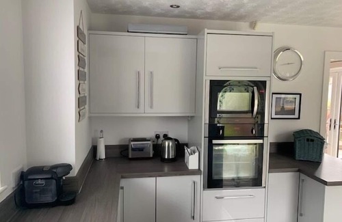 Bury Apartamento | One bedroom apartment with en-suite & patio