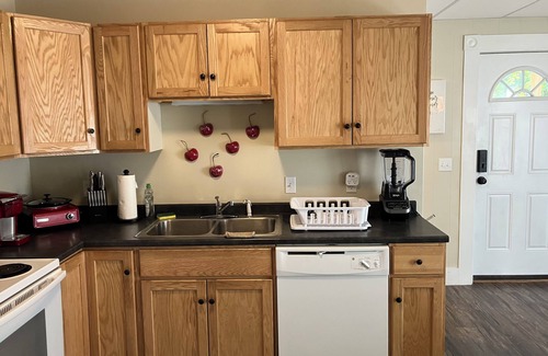 Barre Apartamento | One bedroom Apt- Part of a triplex in Barre Vermont! Great Price!