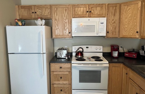 Barre Apartamento | One bedroom Apt- Part of a triplex in Barre Vermont! Great Price!