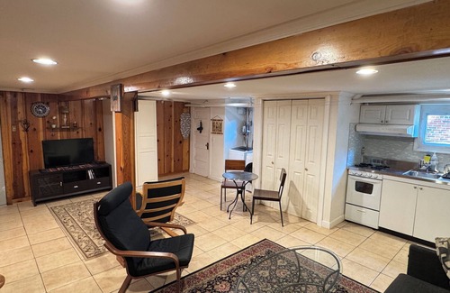 North Cleveland Park Apartamento | Apartamento de un dormitorio para huéspedes en el sótano con entrada privada