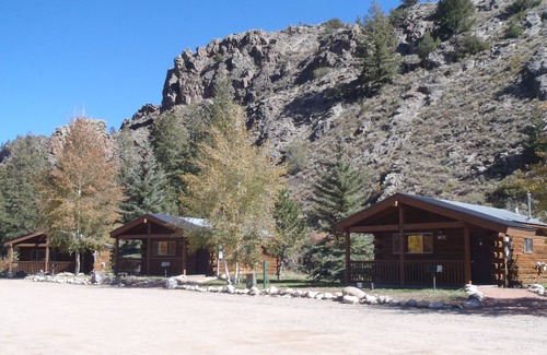 Almont Cabina | One Bedroom Cabin with Ample Parking and Space from Neighboring Cabins
