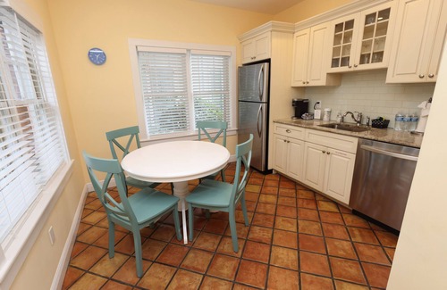 Downtown Villa | One Bedroom Deck Villa Steps from Duval!