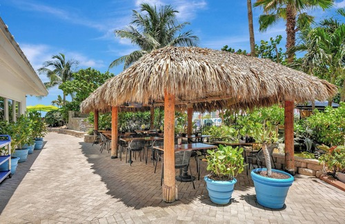 Galt Mile Apartamento | One Bedroom direct ocean front suite